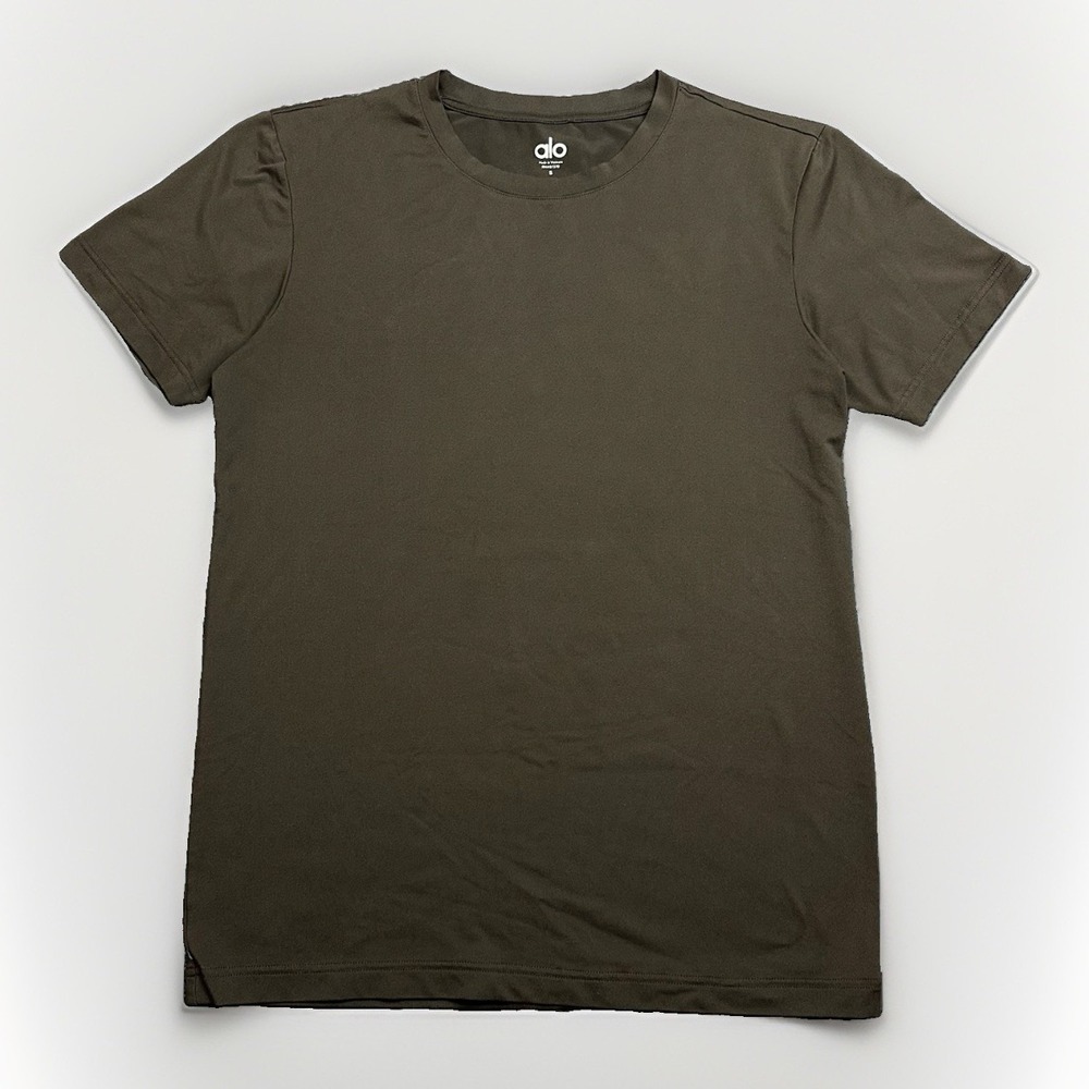 Alo Yoga Triumph Shirt Mens Small Crew Neck Tee Brown Lightweight Casual Gym